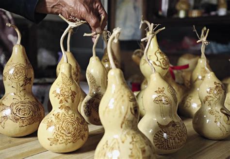  The Precious Calabash: A Tale Overflowing With Wit and Ancient Chinese Wisdom?